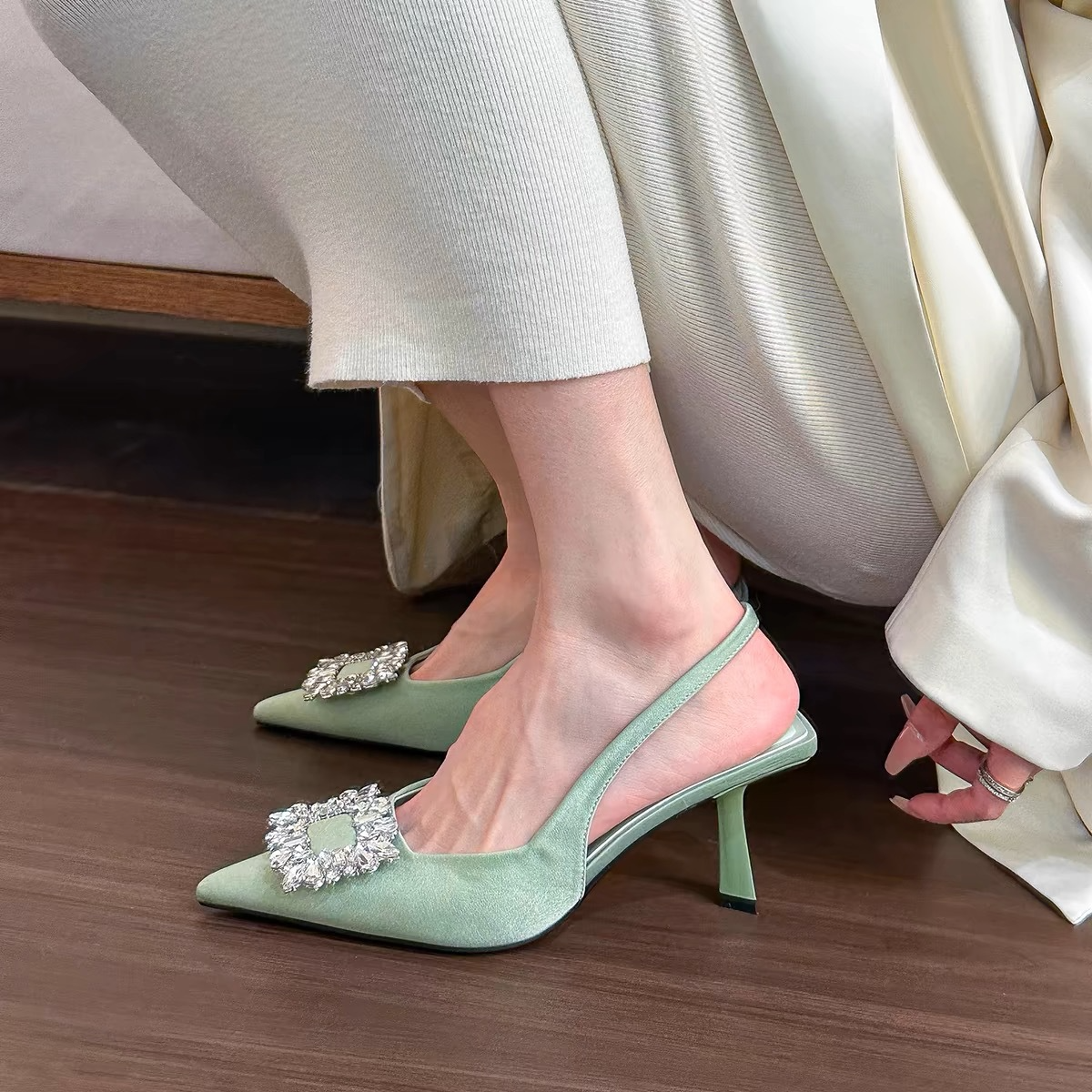 Shantel - eleganti scarpe con tacco a spillo a punta con strass