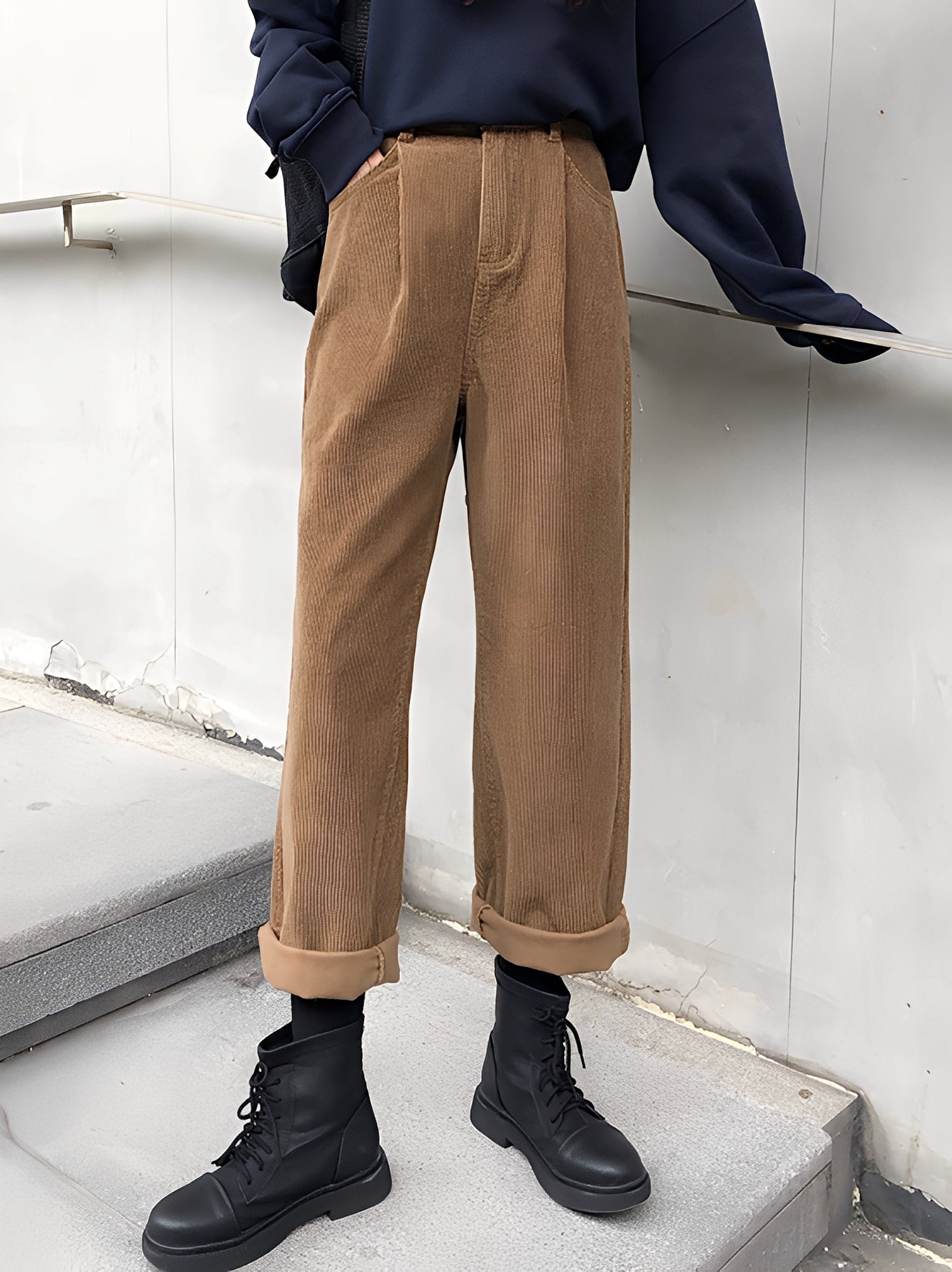 Shelbie - Classico pantaloni a gamba larga in velluto a coste per donne