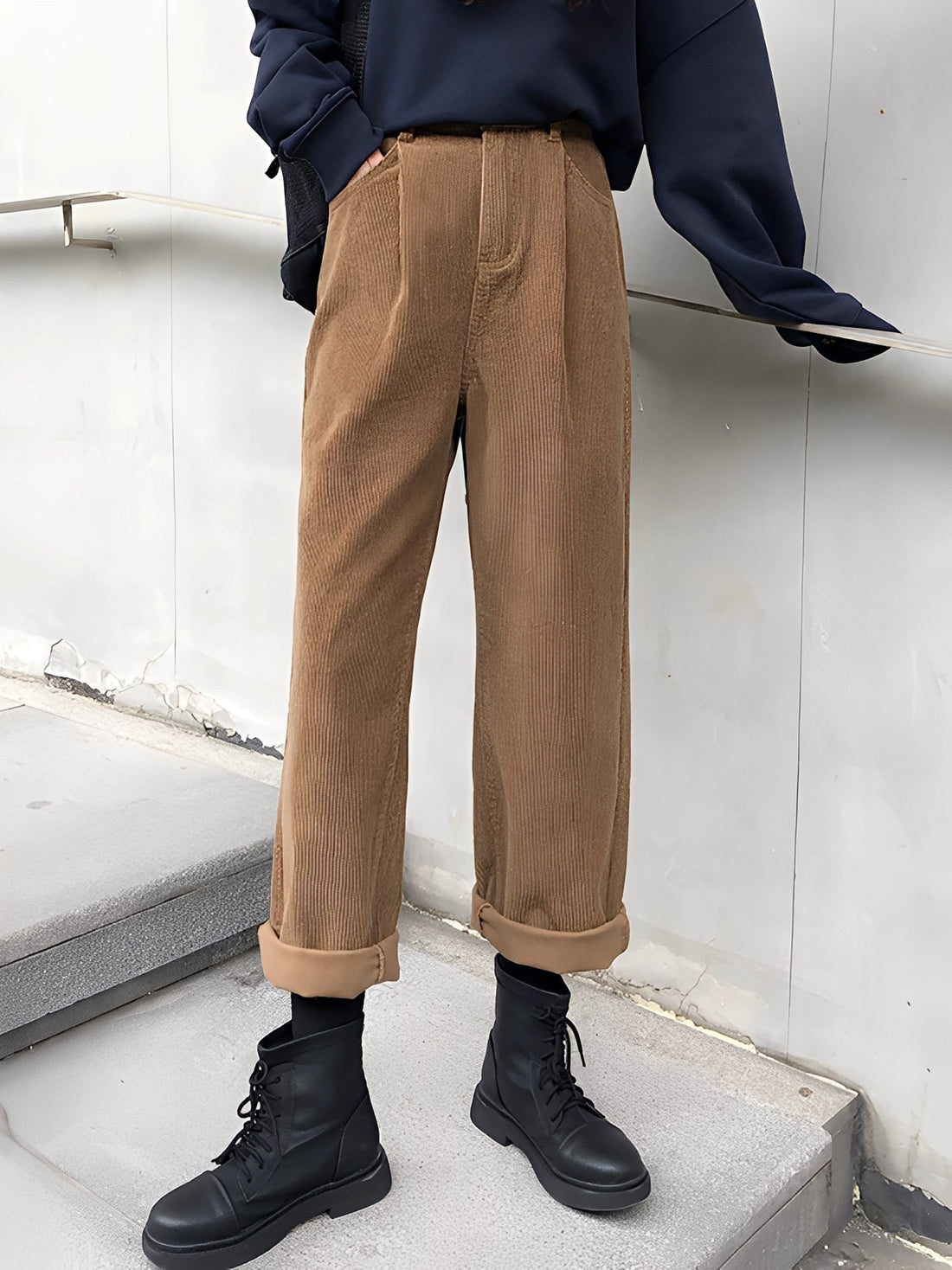 Shelbie - Classico pantaloni a gamba larga in velluto a coste per donne