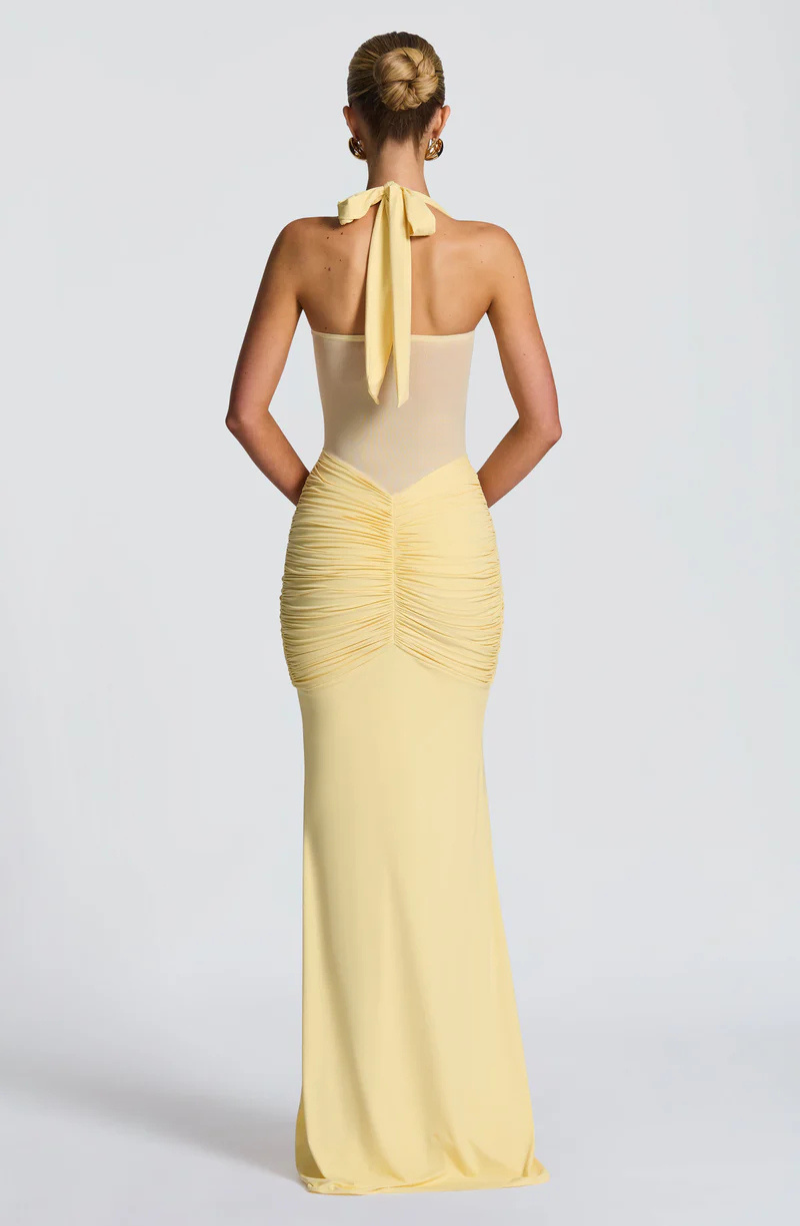 Elettra™ | Abito Lungo Halter con Drappeggio Scultoreo