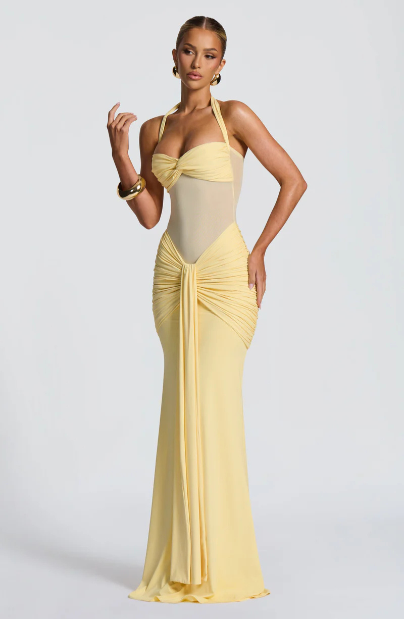Elettra™ | Abito Lungo Halter con Drappeggio Scultoreo