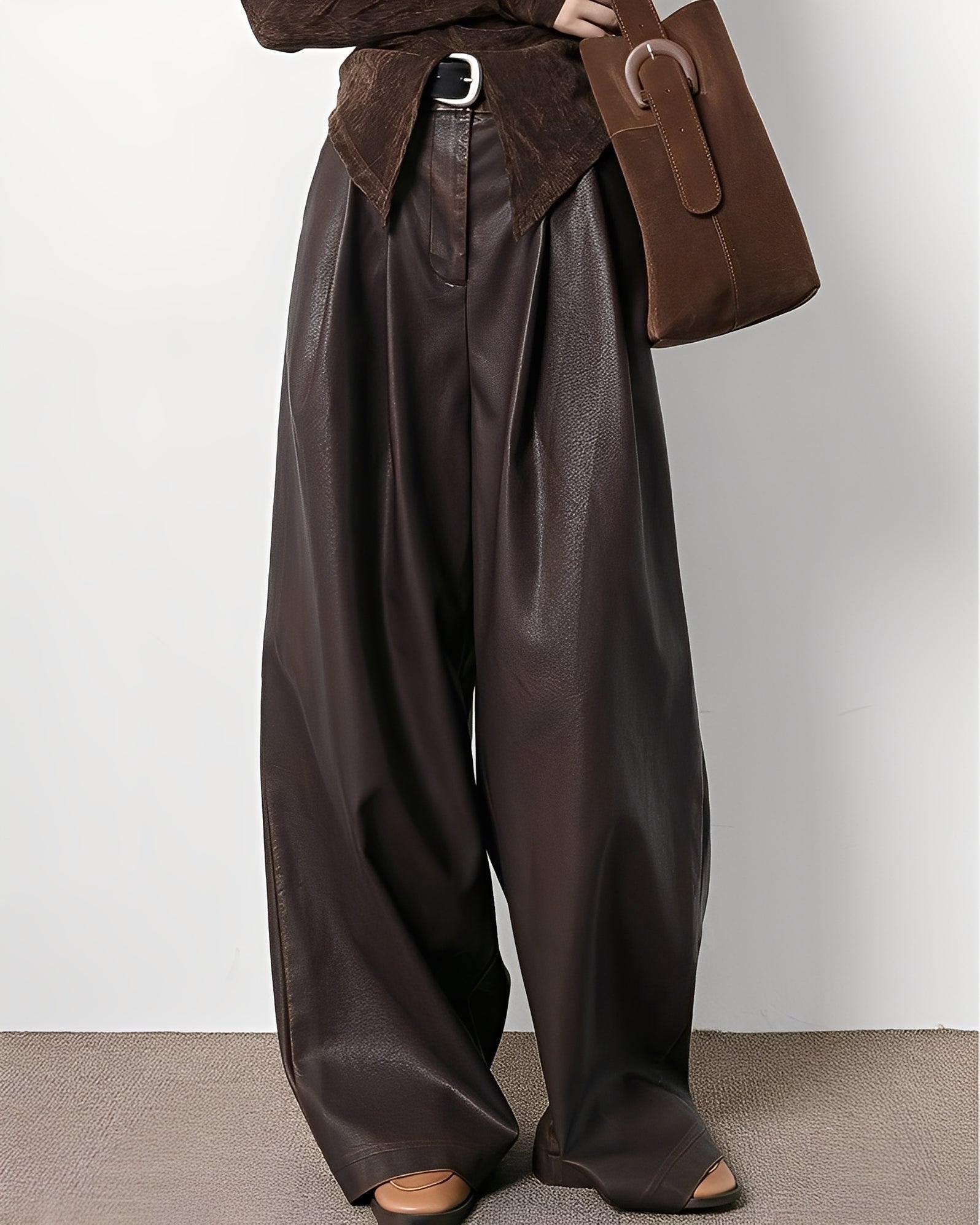 Lora - Classico pantaloni in pelle a vita alta per donne