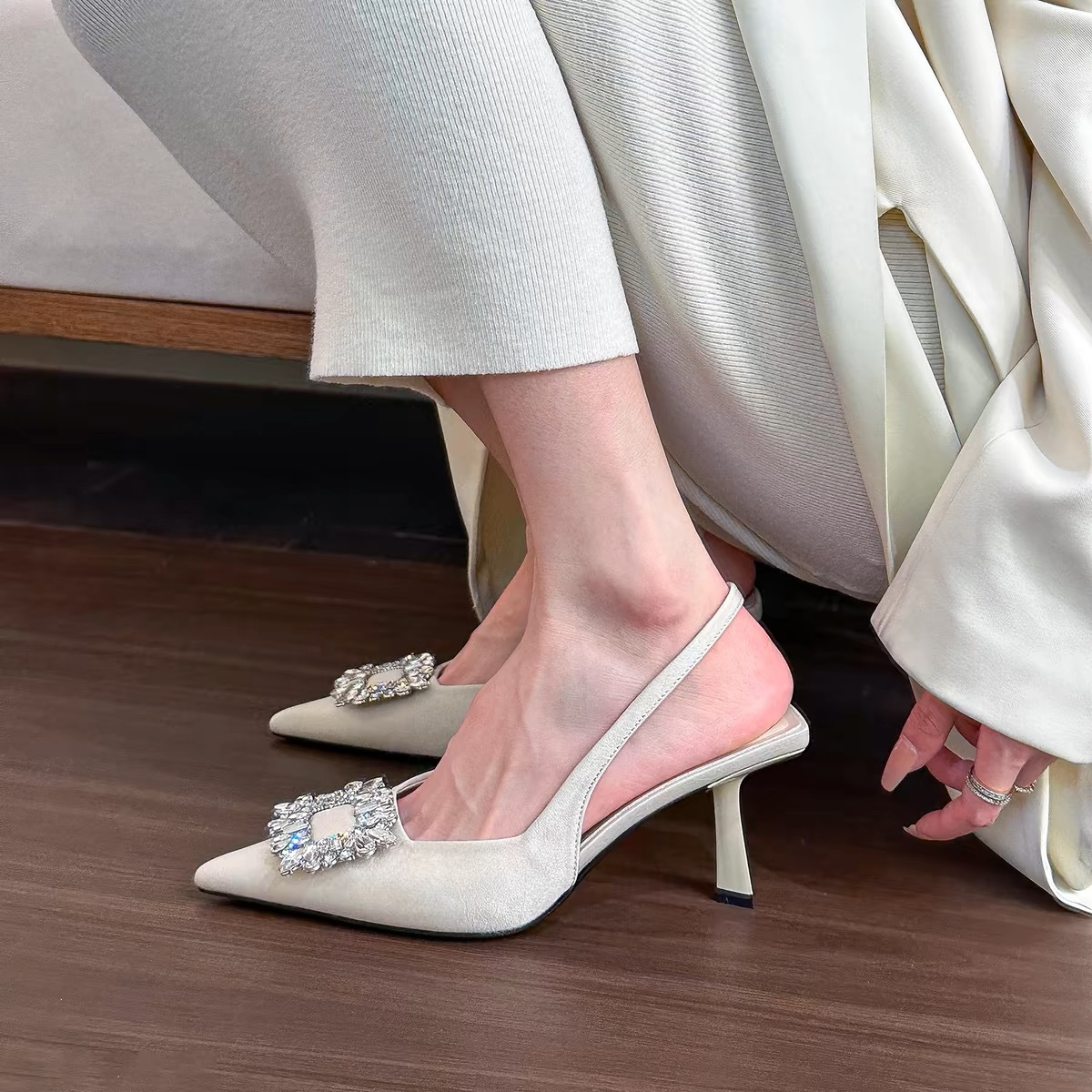 Shantel - eleganti scarpe con tacco a spillo a punta con strass