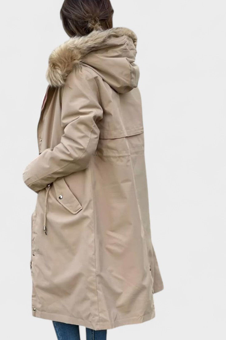 Giada | Cappotto Lungo con Cappuccio e Dettagli Chic
